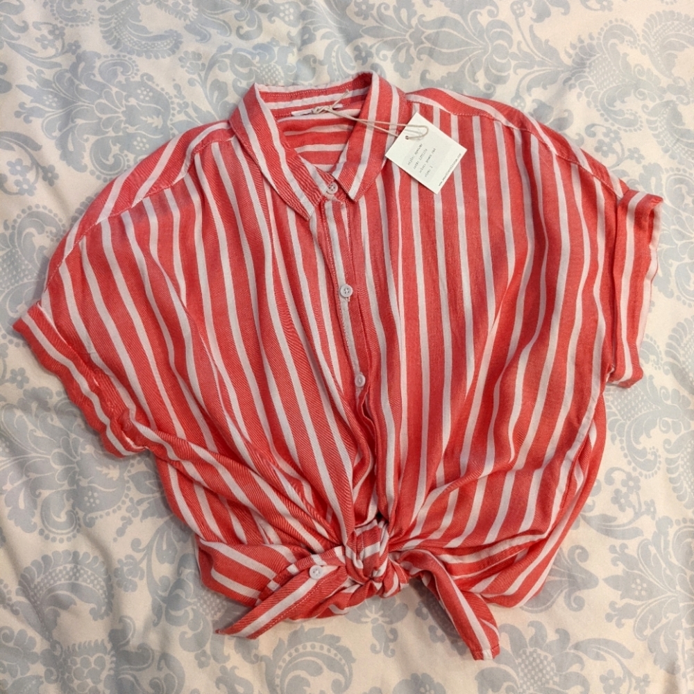 Like New Beach Lunch Lounge Red & White Stripe Button-Up L